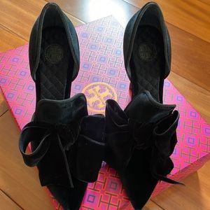 Tory Burch Clara 110mm Pump Black Velvet Size 6.5 (RUN SMALL!!!)
